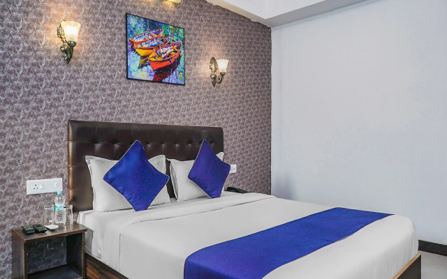 OYO Flagship 24491 Kharadi