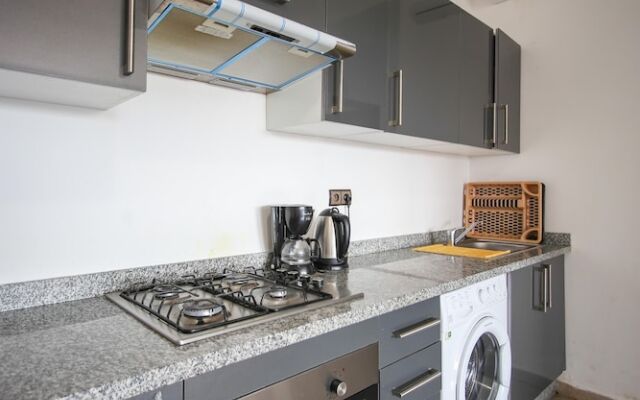 Appartement neuf, entouré de verdure + piscine