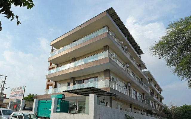 Oyo 9380 Near Artemis Hospital