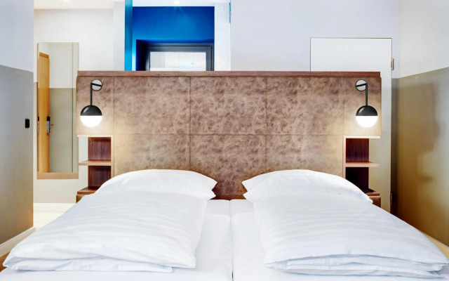 Stage 12 Hotel by Penz