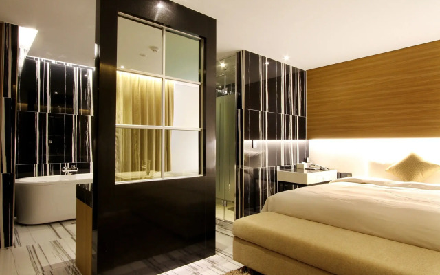 Royal Prime Hotel