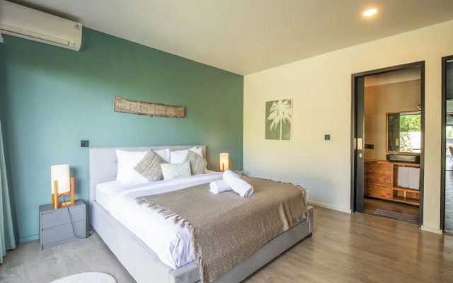 Luxurious 6BR Clifftop Villa, 5 Minutes to Bingin