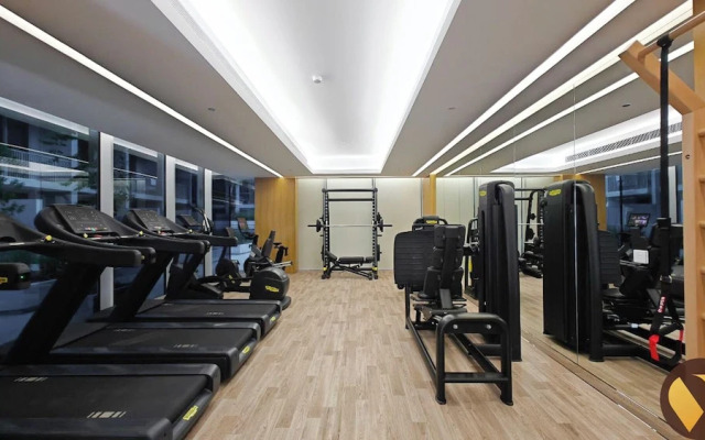 5 Mins Circle mal & 12 Mins Emirates Mal