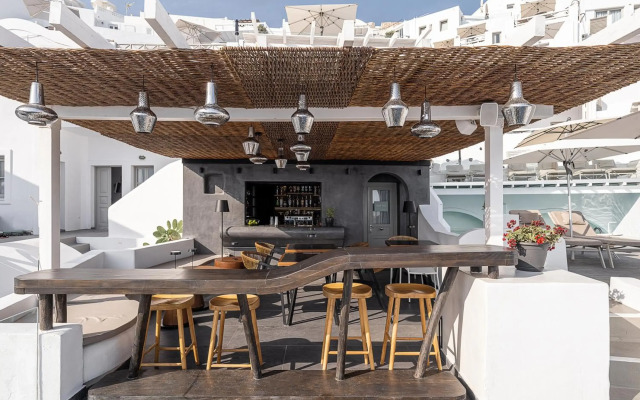 On The Rocks Hotel