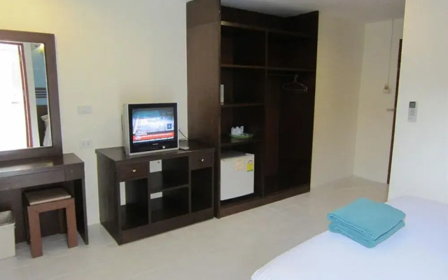 18 Coins Cafe & Hostel