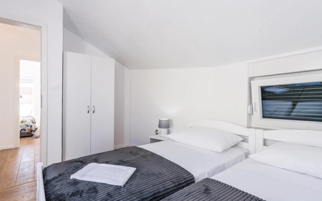 Nice Home in Sibenik With Wifi and 4 Bedrooms