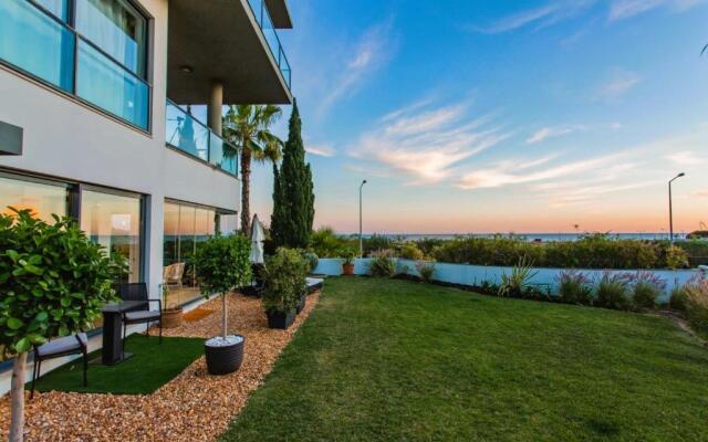 Cavalo Preto Beachfront Residence w Seaview and Pool