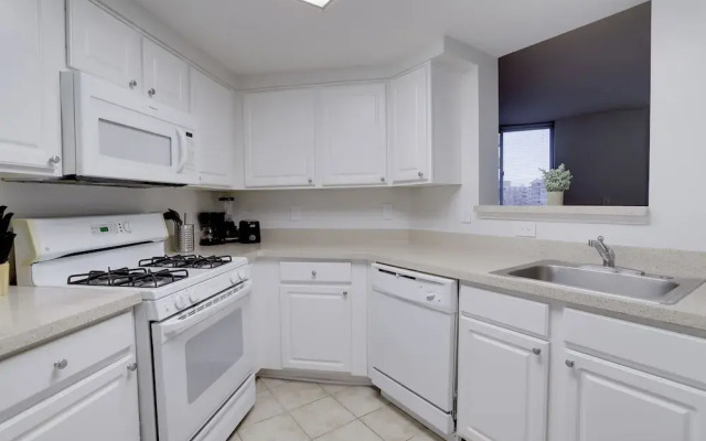Cozy & Comfortable Condo in Ballston
