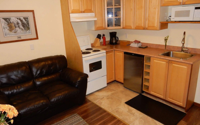 Belle Neige Suites- Whistler