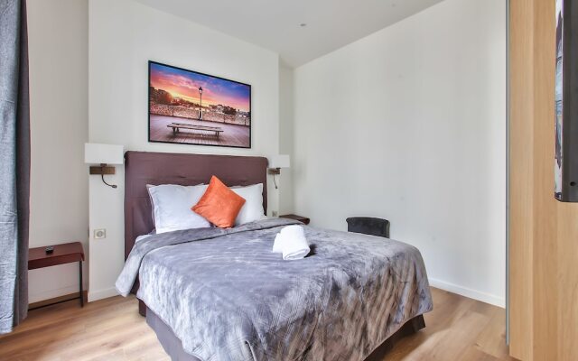 63-Luxury Flat Champs-Elysees (1c)