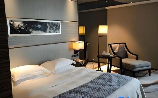Juyi Hotel (Zhengzhou Erqi Square David City)