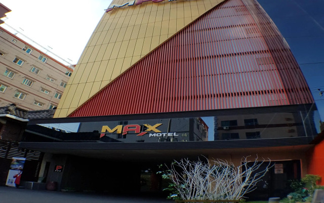 Max Motel