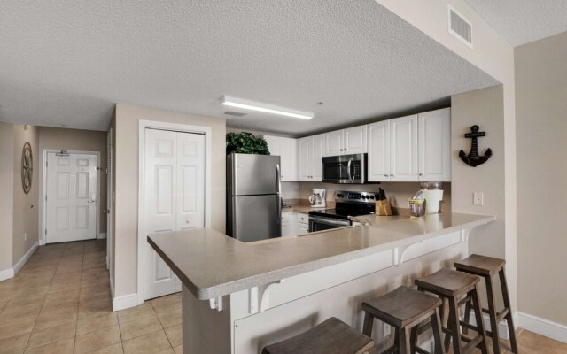 Majestic Beach Towers by iTrip