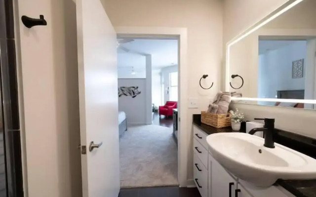 Modern Luxury Apartment with Gym 410