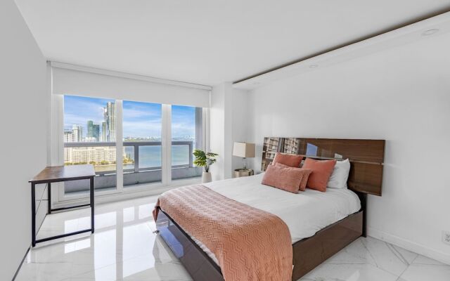 Chic Bayfront Condo With Stunning View