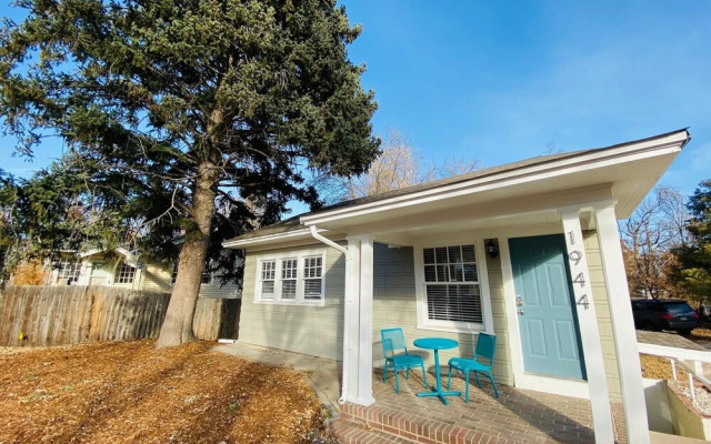 Stunning Bungalow next to UNC - Free Cruiser Bikes!