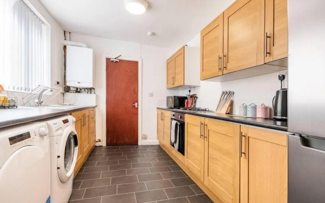 Immaculate 4-bed House Near Anfield and Goodison
