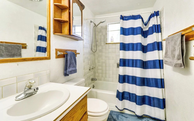 Pets Welcome: Hot Tub Haven in Albuquerque!