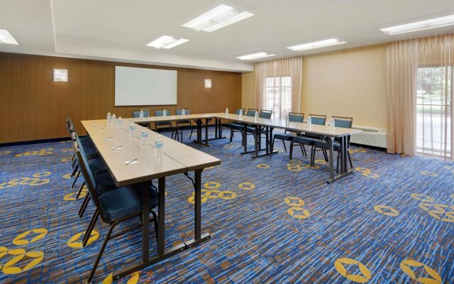 Courtyard by Marriott Addison Midway