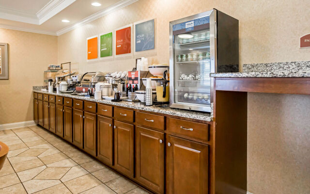 Comfort Inn Hebron-Lowell Area