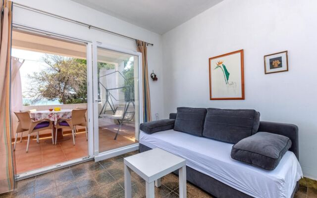 Beautiful Home in Sucuraj With Wifi and 2 Bedrooms