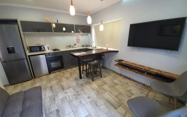 Guest House on Gillian Unit 1