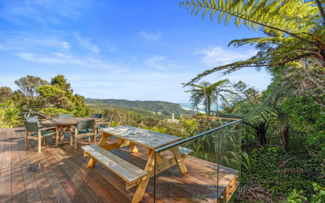Piha - City Escape, Piha Holiday Home