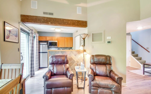 Second-floor Condo w/ Community Pool Access!