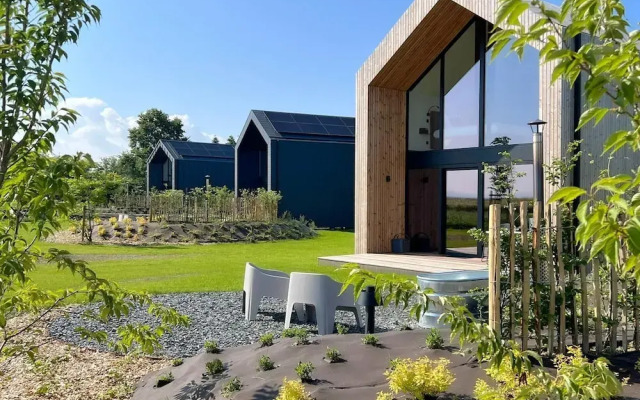 Romantic Holiday Home With Shared Pool
