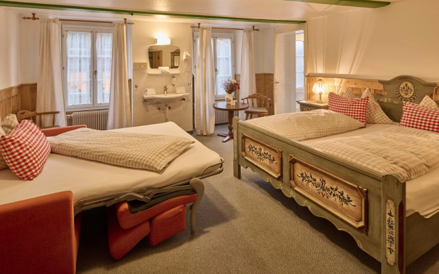 Hotel Bären - The Bear Inn – Guest Rooms – Wilderswil