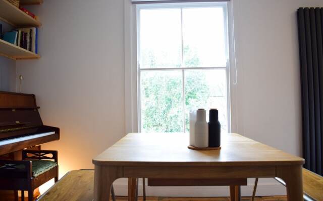 1 Bedroom Apartment Near O&#39;connell Street