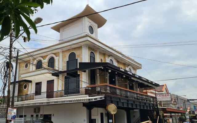 Oyo 90203 Dzawani Guest House