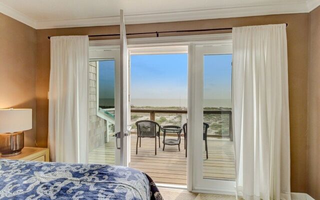 Multi-level Seaside Residence by RedAwning