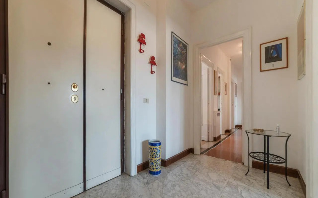 Roomy and Bright Apartment with Terrace