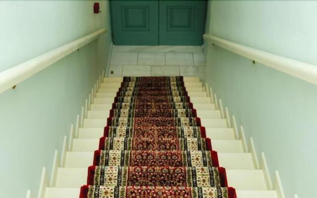 999 Luxury Hotel
