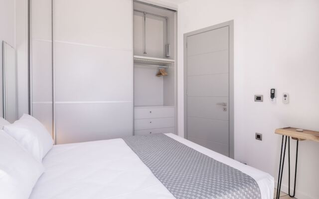 Luxury Villa With Pool And Sea View..!