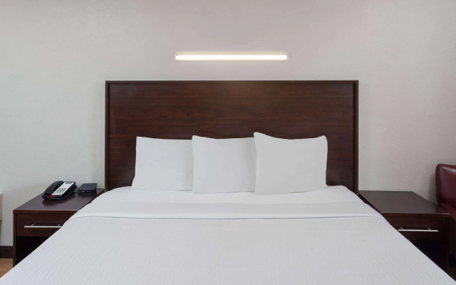 Travelodge by Wyndham Peoria