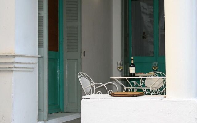 Neoclassical ART-House Bhive