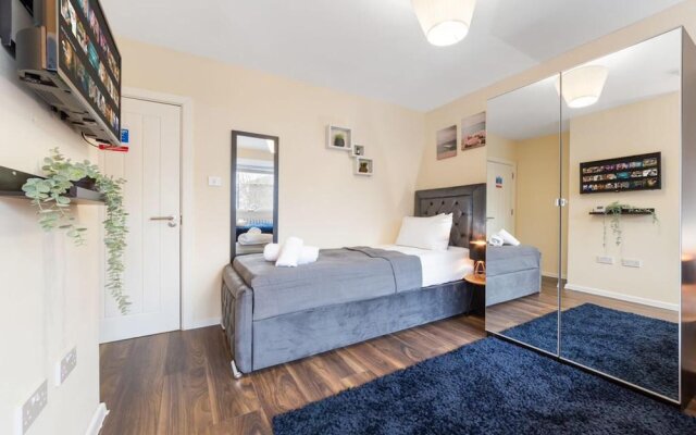 Spacious Sleeps 3 Ensuite Room In Twickenham TW7