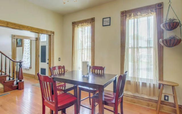 < 1 Mi to Downtown: Historic Dubuque Gem!