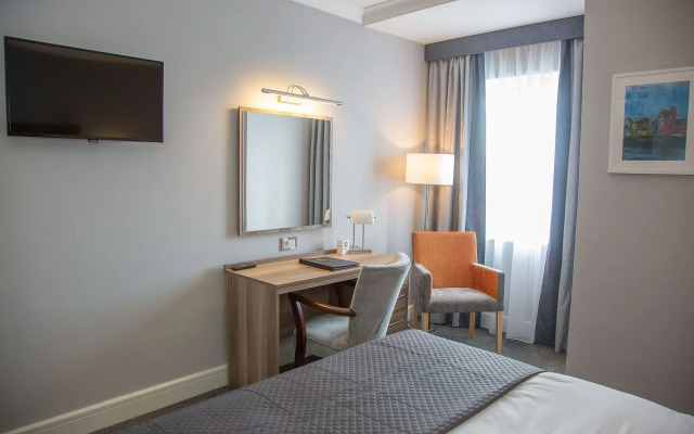 Westlodge Hotel