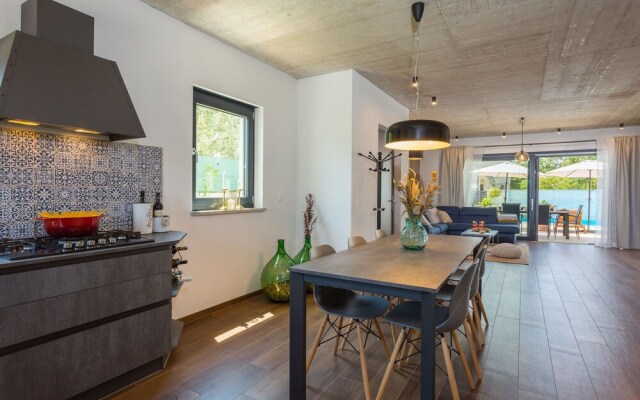 Villa Leonardo Vr Naveri