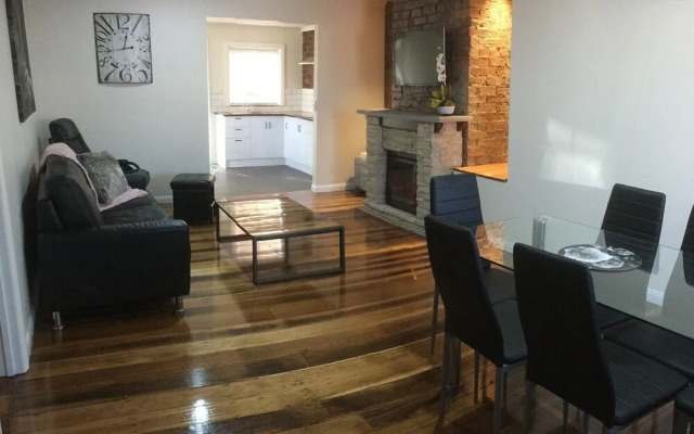 3ree Spacious & charming Apartment