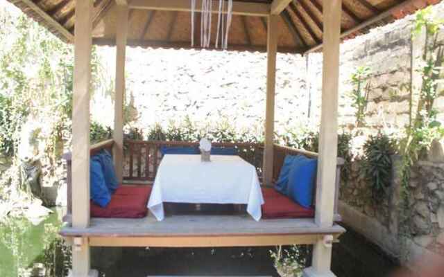 Barong Cafe Bungalow and Restaurant