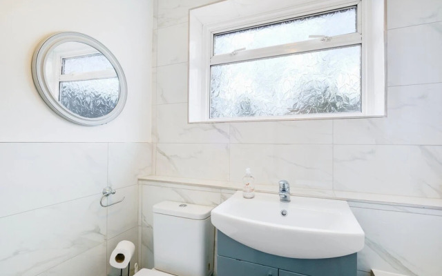 Spacious 4-Bedroom 2-Bath Home in Bywood