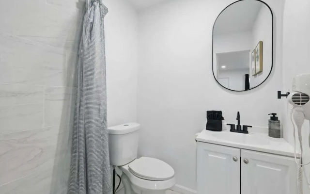 Modern 2BR Unit With Hot Tub