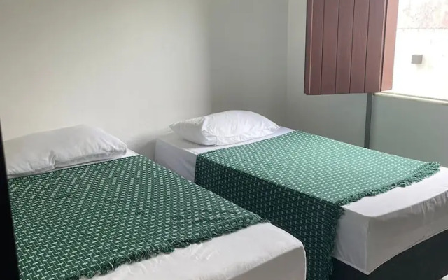 Quarto com 2 camas de solteiros
