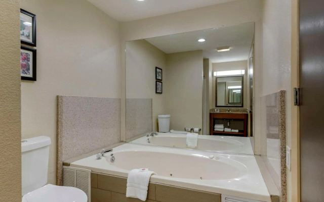 Comfort Suites Columbus State University Area