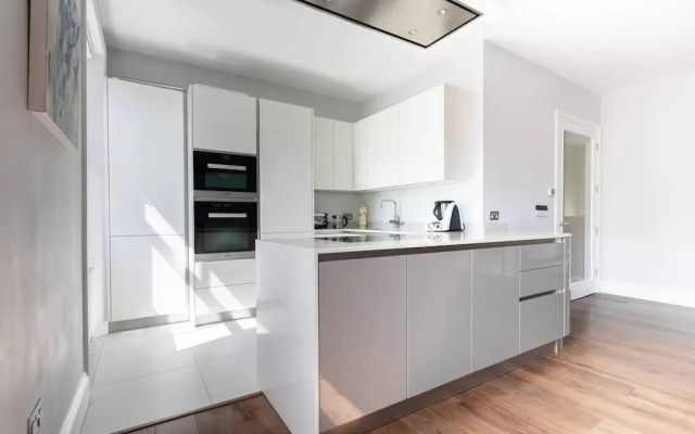 Bassett Road XII by Onefinestay