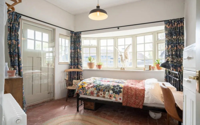 Wonderfully Quirky 3BD Home Amberley West Sussex